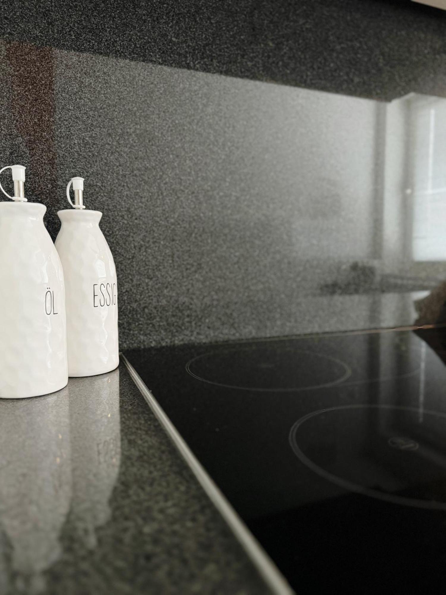90M2 I Central I Netflix I Wifi I Free Parking I Lia Apartments Hannover Bagian luar foto